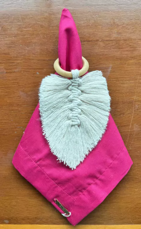 PORTA GUARDANAPO FOLHA MACRAME CRU