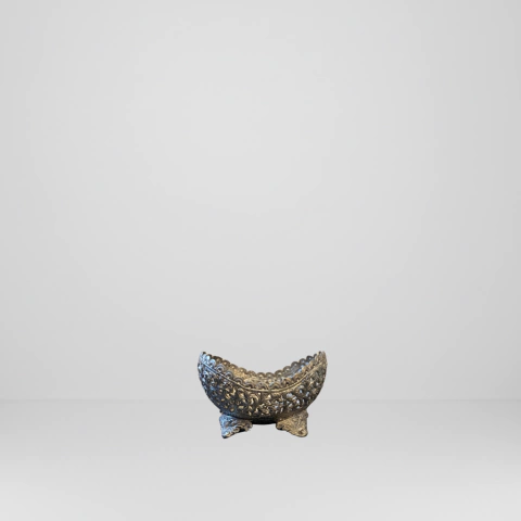 CESTA REDONDA DE METAL PRATEADO TRABALHADA