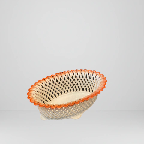 CESTA DE PÃO EM PORCELANA RENDADA