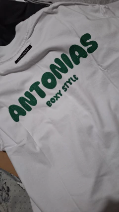 Remera Boxy Blanca Antonias Verde - comprar online
