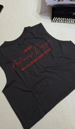 Musculosa Boxy Corta Gris Oscuro NTNS en internet