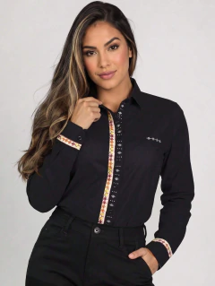 Camisa Social Preta Feminina com Bordado Inglês Vermelho Multicor com Fileira de Strass | Blusa com Manga Longa