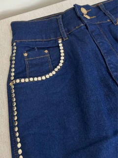 Saia Evangélica Jeans Escuro Azul Lateral Convex Silver Cintura Alta Reta Midi Com Botões e Decorações de Strass Brilho - Ptrl Jeans | Moda Jeans