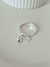 anillo con dije corazón y nena en internet