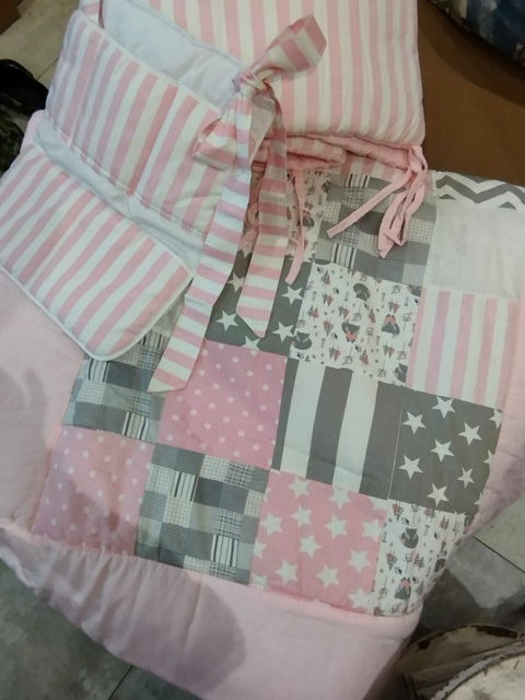 COMBO PATCHWORK ROSA CUNA FUNCIONAL: ACOLCHADO + CHICHONERA + ORGANIZADOR - AWISH - comprar online