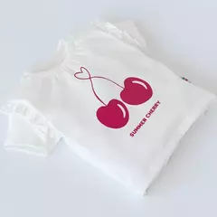 Remera Huge Cherry en internet