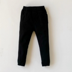 Pantalón gabardina negro