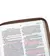 SANTA BIBLIA NVI ULTRAFINA CON CIERRE - IMITACION PIEL MARRON en internet