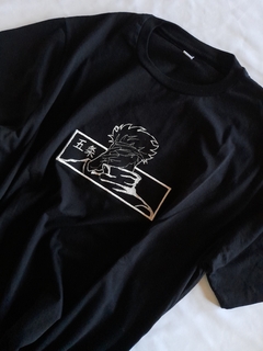 PREVENTA (leer la descripción) - Remera bordada Satoru Gojo - comprar online