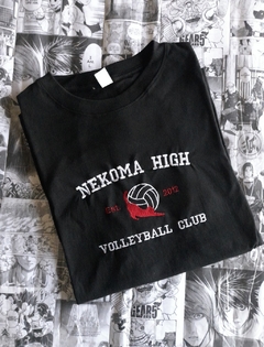 Remera oversize bordada Nekoma