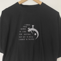 PREVENTA (Leer descripción) - Remera “I write these words in steel” - comprar online