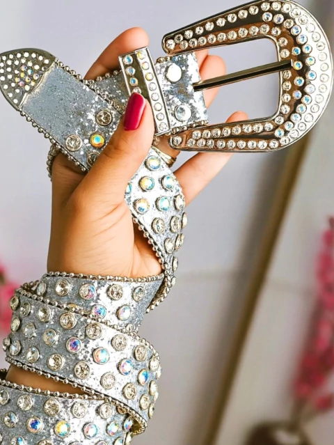 Cinto Feminino de Luxo Country Prateado com Aplicações em Pedrarias - comprar online