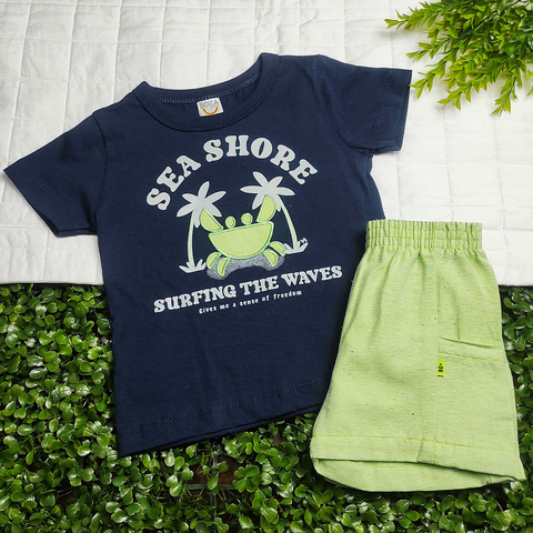 Conjunto Menino Camiseta Azul Bordado Siri c/ Bermuda Verde - Boca Grande