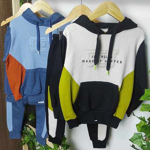 Conjunto Inverno Menino Casaco Moletom Com Capuz, Bordados e Bolso Frontal e Calça Moletom - Tam 04 e 08- Angerô
