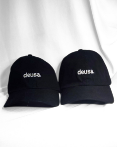 Boné deusa. na internet
