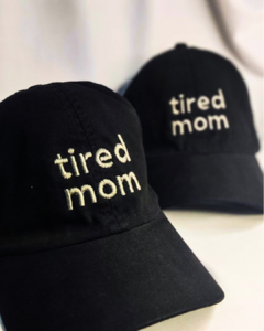 Boné Tired Mom na internet