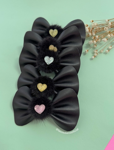Laço Preto Pompom
