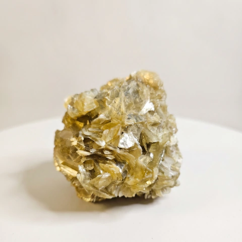 Mica Dourada Bruta Natural 200 a 250g – Proteção e Transformação Energética
