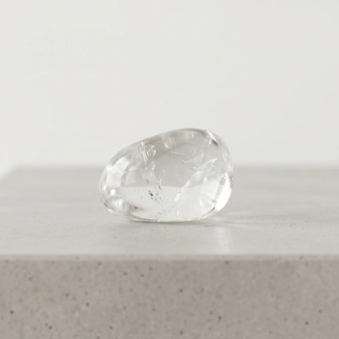 Quartzo Cristal Rolado Natural | Clareza Mental, Harmonia e Amplificação Energética