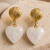 Brinco Coração Quartzo Branco Natural – Equilíbrio e Harmonia | Banho Dourado - comprar online