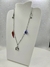 Gargantilha choker de aço inox hipoalergênico, elo português com pingentes de saco da fortuna, pimentinha, ferradura, olho grego azul claro e figa. - Preciosidades Naturais