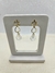 Brinco Infinito Pingente Pedra Bruta Natural Banhado a Ouro – Quartzo Cristal - comprar online