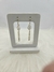 Brinco Click com Correntes e Pedra Natural Quartzo Branco - comprar online