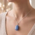 Pingente de Quartzo Azul Natural com Pino em Prata – Calmaria e Equilíbrio Emocional - Preciosidades Naturais | Cristais Naturais Selecionados com Energia e Intenção