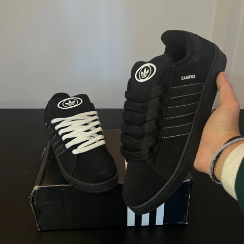 Campus 00S Total Black + Cordones de regalo