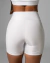 Bermuda Move Shine Branca - Alta compressão, Forro interno, Bolsos laterais, Comprimento confortável, Zero transparência - Fira Fitwear