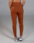 Calça Shape Soft Plus Marrom - Bolsos laterais, Cós largo, Baixa compressão na internet