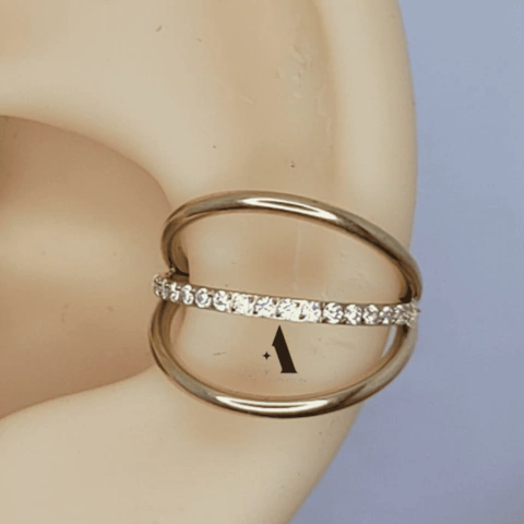 Argola clicker 3 voltas 1 cravejada , 2 lisas pvd gold aço A0623