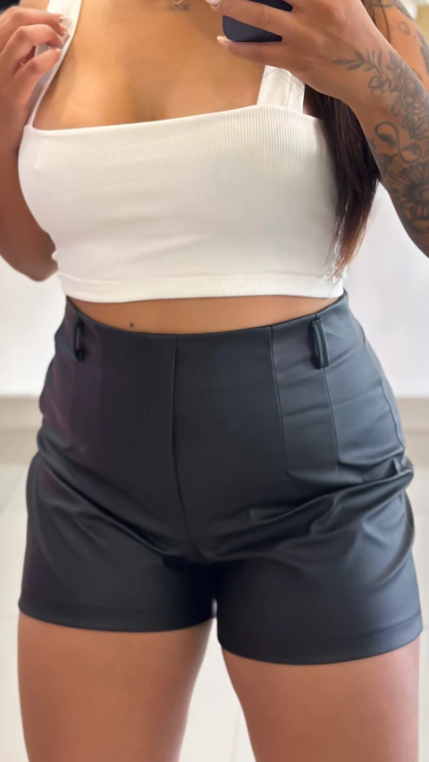 Short couro fake - Preto (M) - comprar online