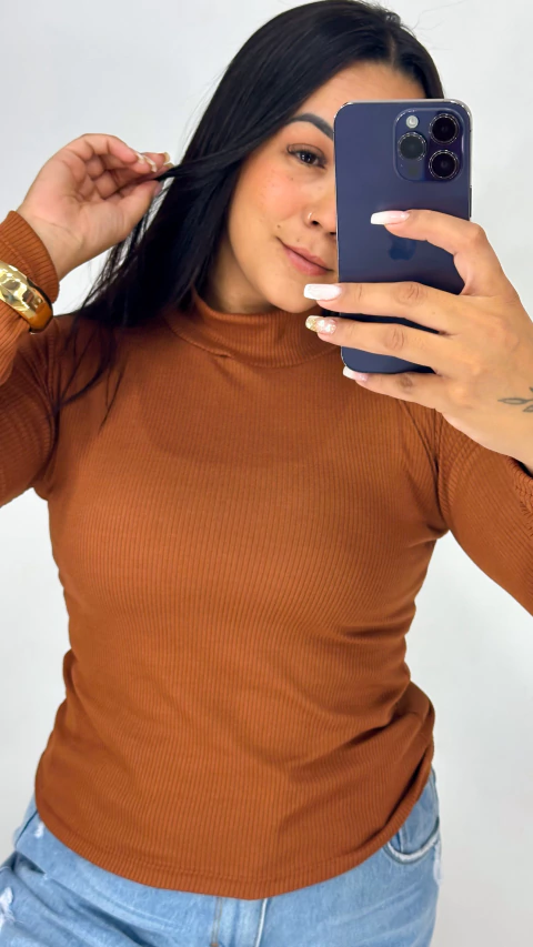 Blusa gola alta manga longa - Telha - comprar online