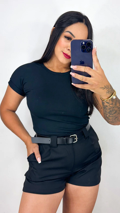 Short alfaiataria com cinto - Preto - comprar online