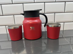 JARRA TÉRMICA 1L+ 2 VASOS 180 ml LL TODO EN ACERO INOXIDABLE DOBLE CAPA en internet