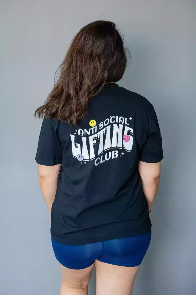 Camiseta oversized feminina antisocial lifting club