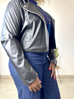 JAQUETA COURO FAKE P.U. - Ahazza Modas