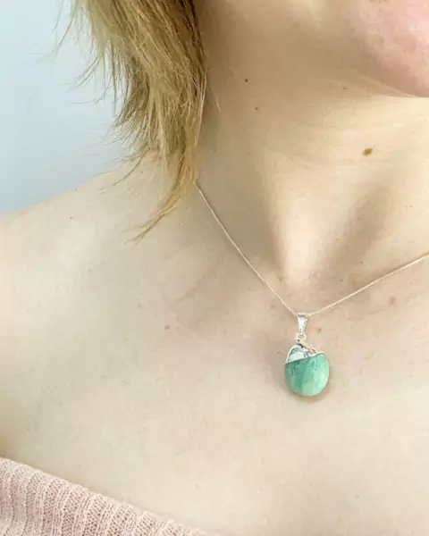 Pingente Amazonita rolado com eletroplate banho prata