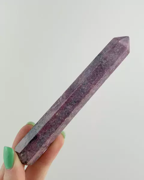 Bastão Massageador Rodonita entre 128 a 145 gramas aproximadamente