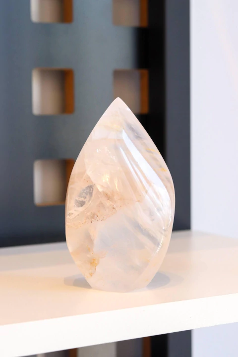 Pedra Cristal Quartzo Polido Forma Chama 510 gramas