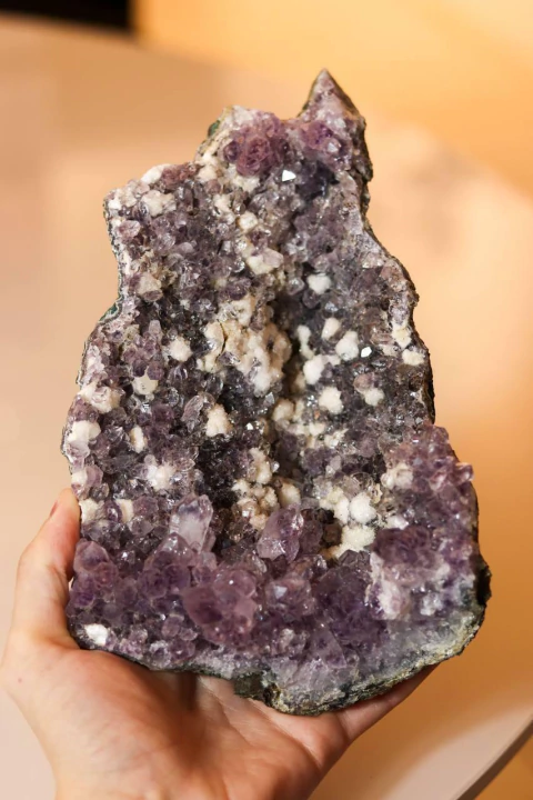 Drusa Ametista com Calcita 1,078 Kg aprox.