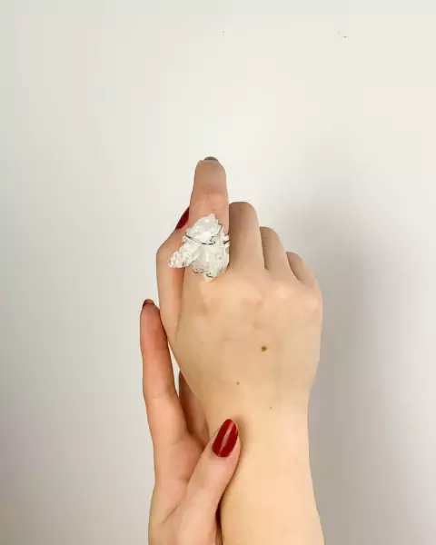 Anel Drusa de Cristal de Quartzo Ajustável Banho Prata