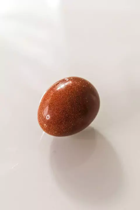 Ovo Goldstone marrom 69 a 72 gramas Aprox.