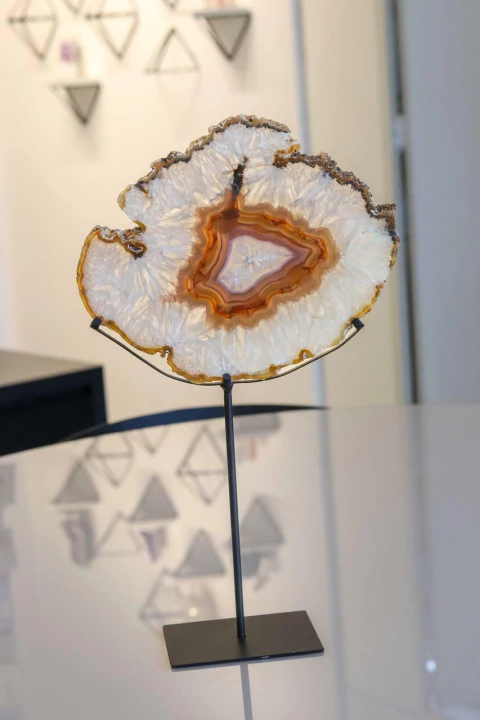 Chapa Ágata Natural na Base Metal Preta 940 gramas aprox.