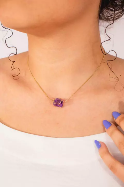 Colar Choker Ametista Bruta com Garra Banhado Ouro