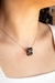 Colar Choker Turmalina Negra Bruta com Garra Banhado Ouro