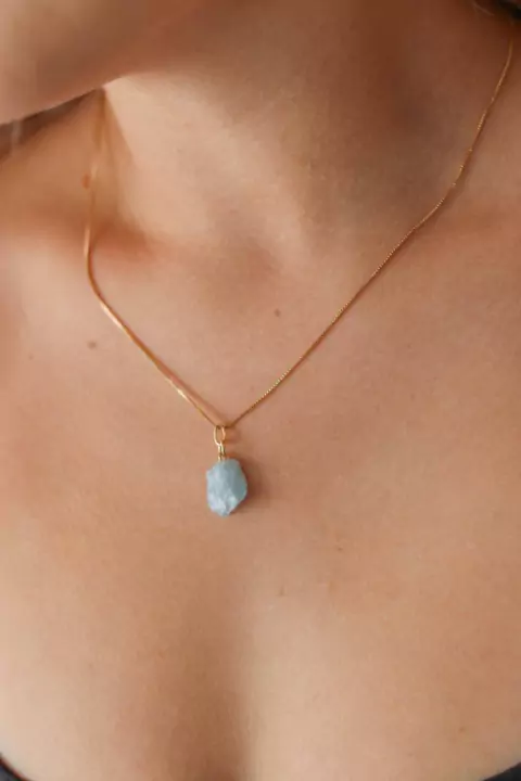 Colar Pedra Natural Água Marinha Conexão Singular banhada Ouro 18K