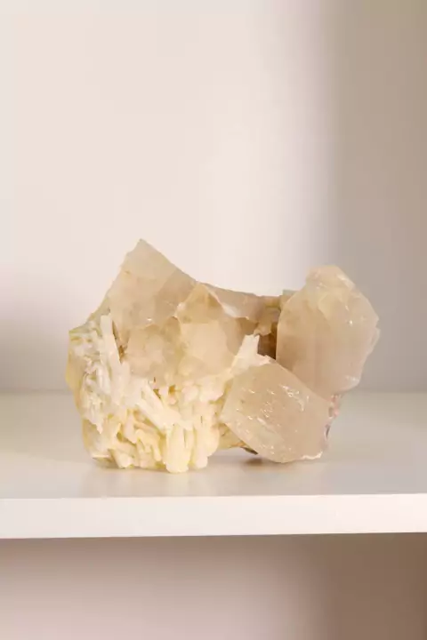 Quartzo Cristal com Inclusão de Mica e Turmalina