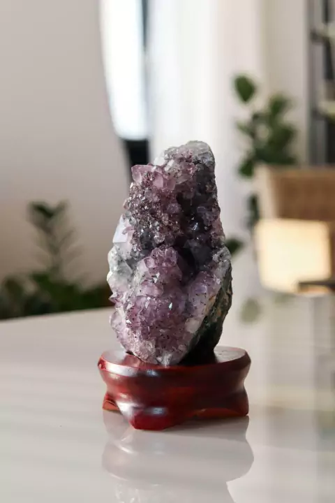 Drusa Ametista na Base Madeira 750 gramas